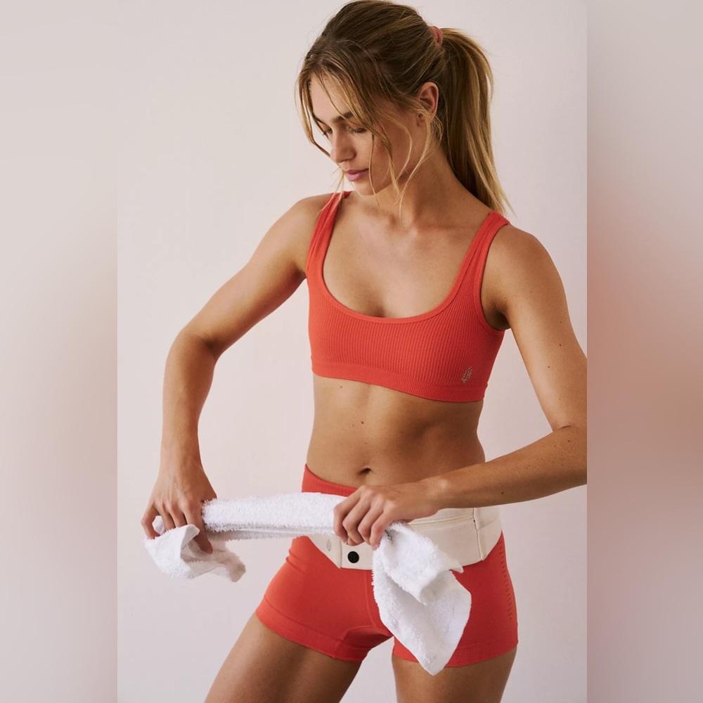 FREE PEOPLE | NWOT Happiness Runs Scoop Neck Bra in Mandarin Red